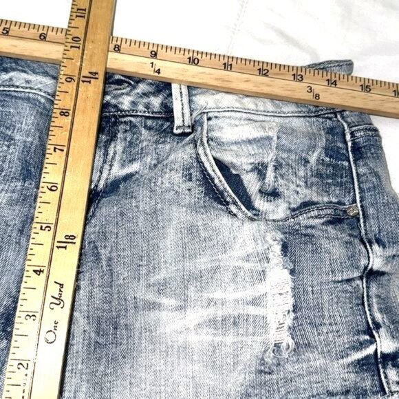 Res-Kyoo Maui High Rise Distressed Denim Shorts Size 9 - Picture 4 of 6